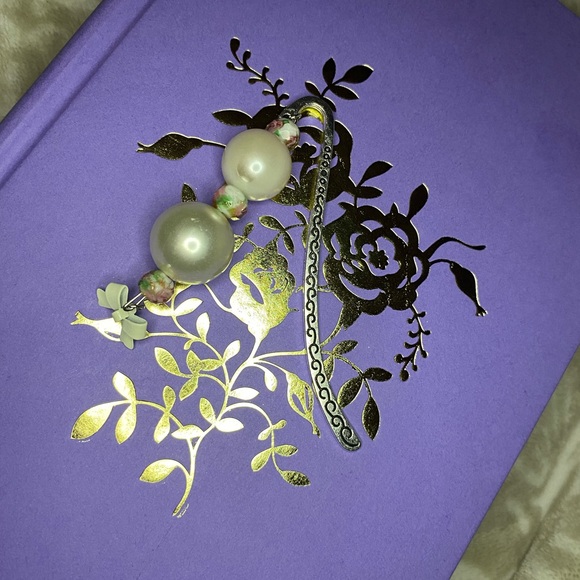 Handmade metal hook bookmark - Picture 2 of 3